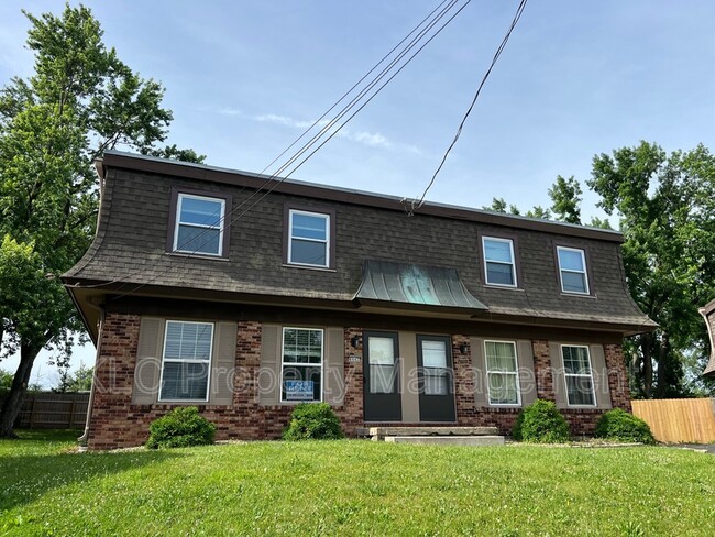 property at 6642 Holcomb Cir