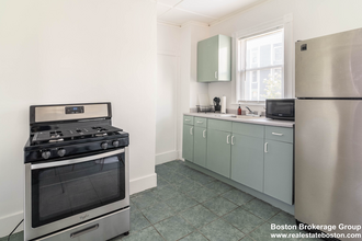 123 Boston St, Unit 1 in Boston, MA - Building Photo - Building Photo