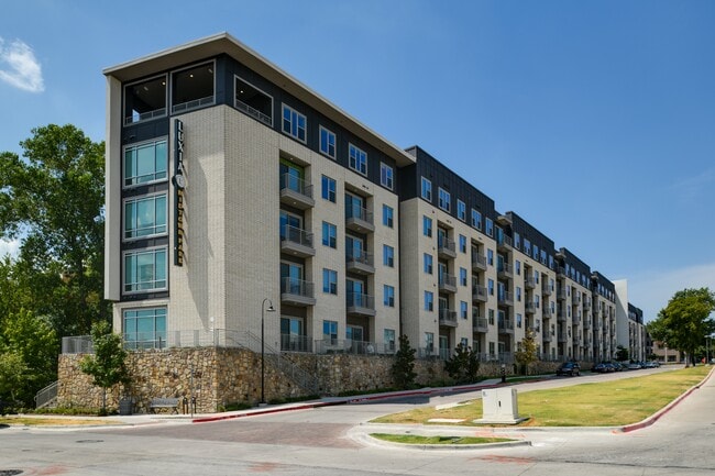 Luxia Midtown Park in Dallas, TX - Foto de edificio - Building Photo