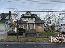 168-04 35th Ave in Queens, NY - Building Photo