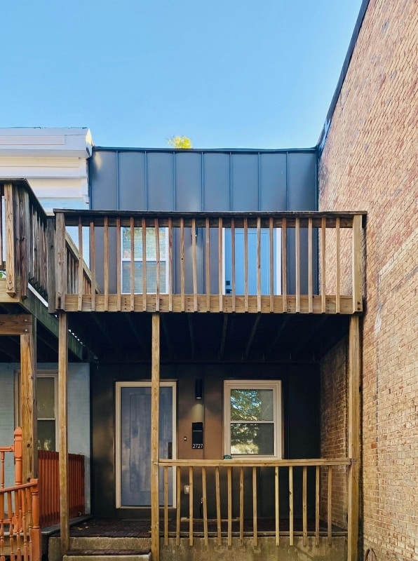 property at 2727 Huntingdon Ave