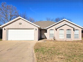 3604 SW Carriageway Ave in Bentonville, AR - Building Photo