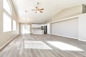 621 W Bright Lights Ave in North Las Vegas, NV - Building Photo - Building Photo