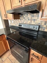 La Jolla Place Apartments in El Paso, TX - Foto de edificio - Building Photo