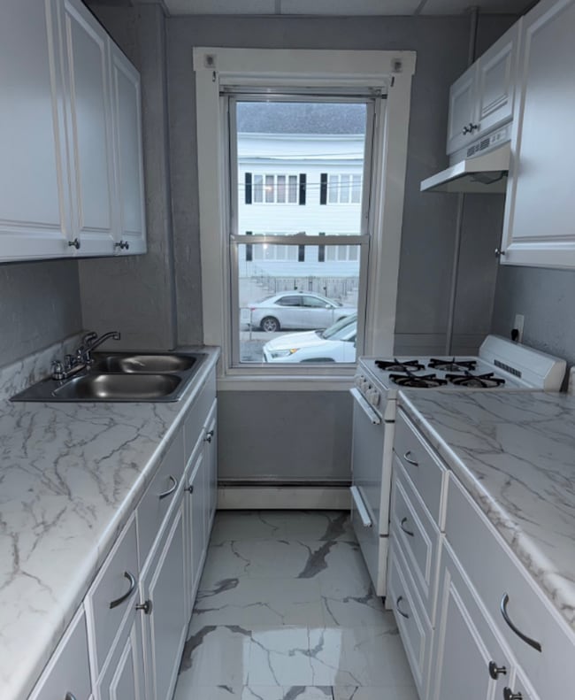 1879 N Main St in Fall River, MA - Building Photo - Building Photo