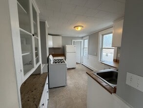 1 Hamilton St, Unit 2 in Plymouth, MA - Foto de edificio - Building Photo