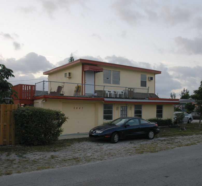 2447 Roosevelt St in Hollywood, FL - Building Photo