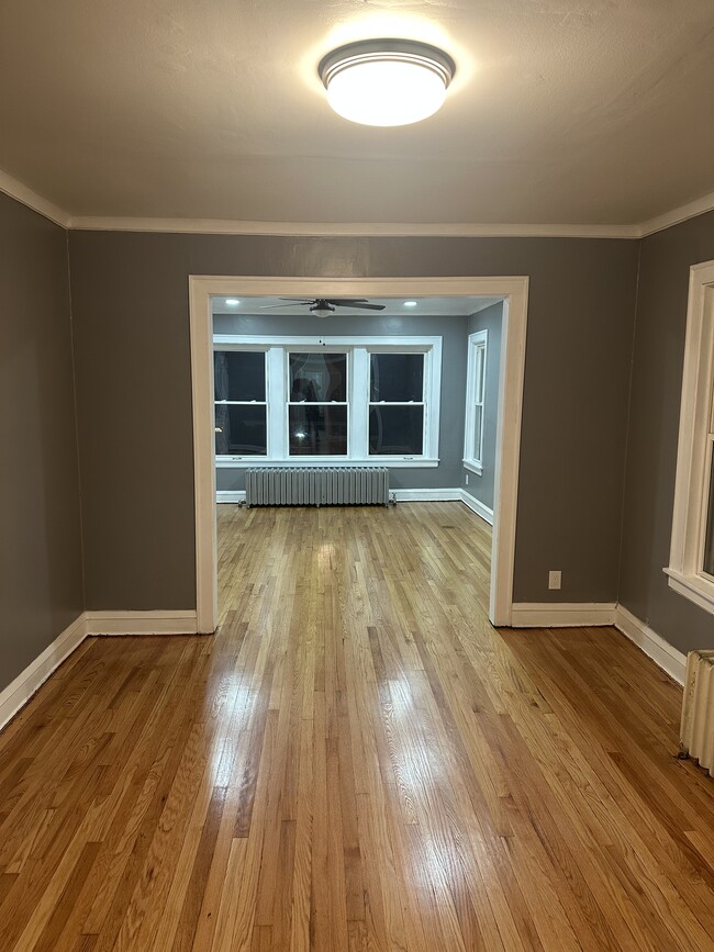 4906 W Walton St, Unit 2 in Chicago, IL - Foto de edificio - Building Photo