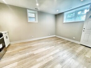 2309 N Campbell Ave in Chicago, IL - Building Photo - Building Photo