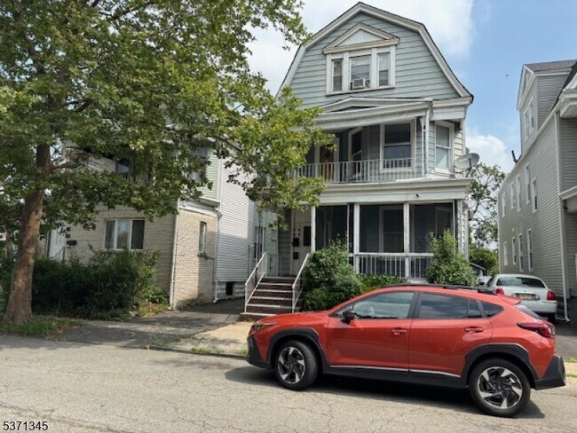 68 Clifford St in East Orange, NJ - Building Photo - Building Photo