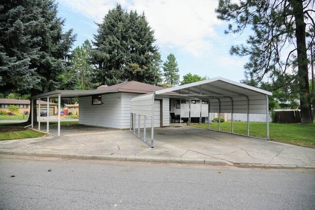 7918 N Hughes Dr in Spokane, WA - Building Photo - Building Photo