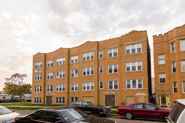 1860 S Komensky Ave Chicago, IL 60623 in Chicago, IL - Building Photo - Building Photo