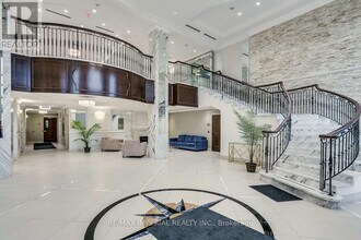 89-189 S Town Centre Blvd in Markham, ON - Building Photo - Building Photo