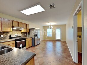 216 Fall Creek Dr in Kyle, TX - Foto de edificio - Building Photo