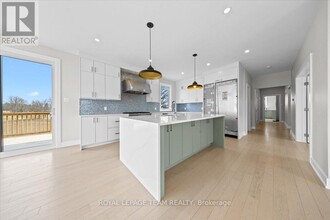72 Synergy Way in Ottawa, ON - Building Photo - Building Photo