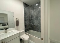 2246 NW 100th St in Miami, FL - Building Photo - Building Photo