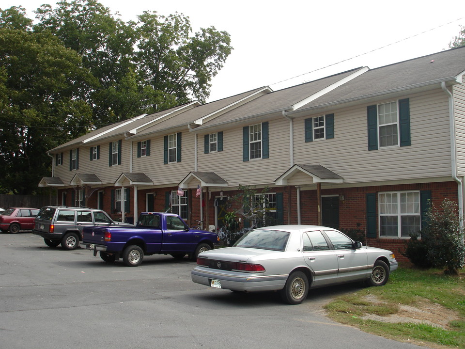 299 North Ave in Fairmount, GA - Foto de edificio