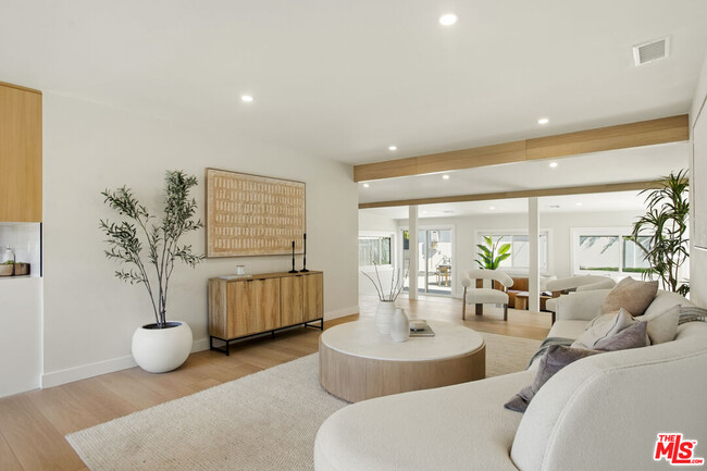 7358 Paso Robles Ave in Los Angeles, CA - Building Photo - Building Photo