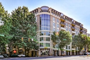 718 W Trade St in Charlotte, NC - Building Photo