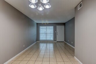 8330 Carvel Apartments in Houston, TX - Foto de edificio - Interior Photo
