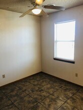 902 Windwood Dr in Junction City, KS - Building Photo - Building Photo