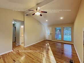 1711 Donna Lynn Dr in Smyrna, GA - Foto de edificio - Building Photo