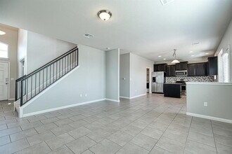 100 Northern Flicker St in Kyle, TX - Foto de edificio - Building Photo