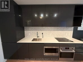 377 Madison Ave in Toronto, ON - Building Photo - Building Photo