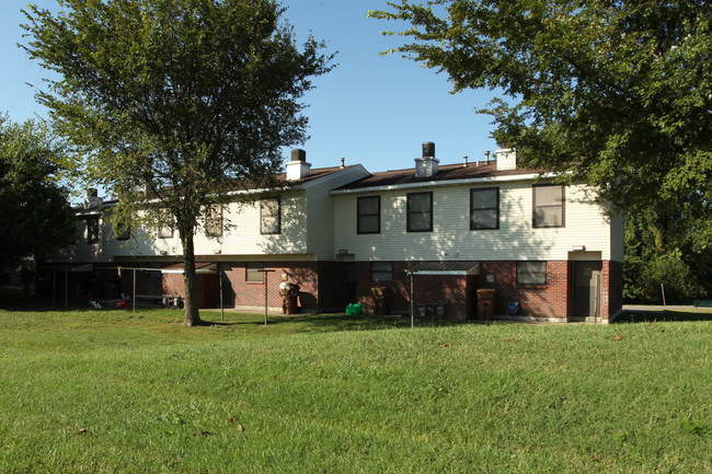Riverside Terrace Apartments in New Albany, IN - Foto de edificio - Building Photo