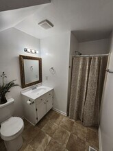 1015 Bugle Ct in Chapel Hill, NC - Foto de edificio - Building Photo