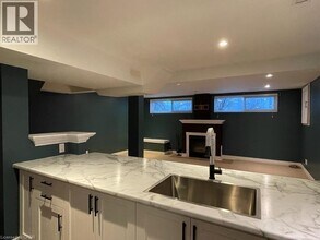 11 Yorkdale Crescent in Hamilton, ON - Building Photo - Building Photo