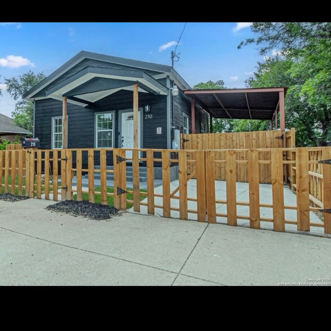 210 N San Jacinto St