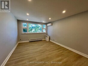 3046 Jaguar Valley Dr in Mississauga, ON - Building Photo - Building Photo