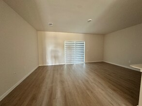 8459 Everly Preserve Dr in Lehigh Acres, FL - Foto de edificio - Building Photo