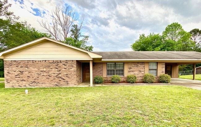 2305 Redbud Ln in Tupelo, MS - Building Photo - Building Photo