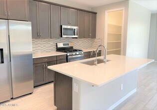 13335 W Red Range Way in Peoria, AZ - Building Photo - Building Photo