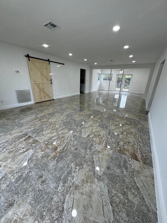 1041 NE 178th Terrace in North Miami Beach, FL - Building Photo