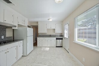 1135 Agatha Way in Sacramento, CA - Building Photo - Building Photo