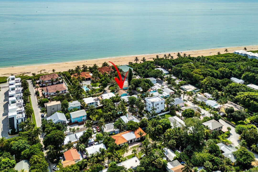 205 Coral Rd in Boynton Beach, FL - Building Photo