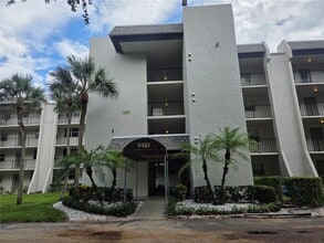 9410 Poinciana Pl in Davie, FL - Foto de edificio - Building Photo