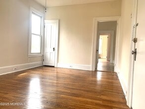 207 Woodbridge Ave in Metuchen, NJ - Building Photo - Building Photo