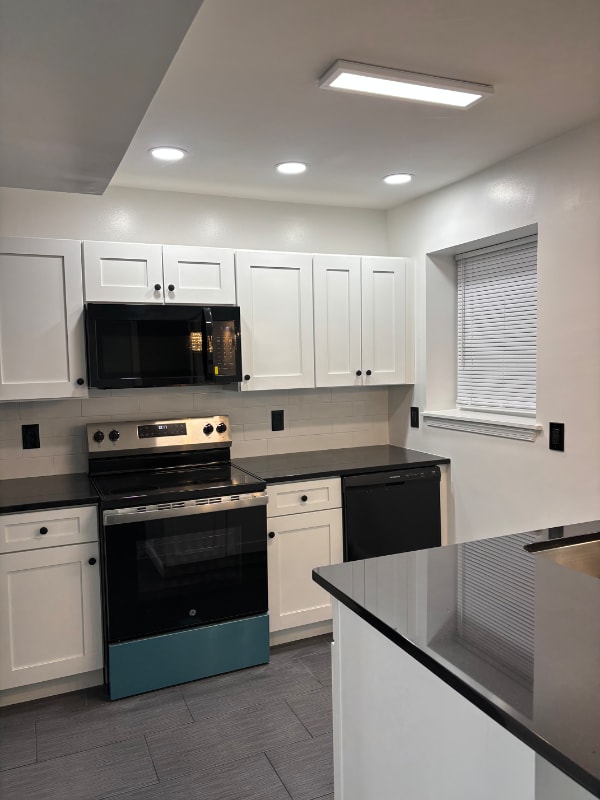 property at 806 E Jeffrey St