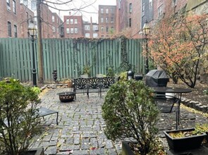 9 Primus Ave, Unit 1 in Boston, MA - Foto de edificio - Building Photo