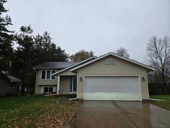 property at 2623 Edgewood Ln