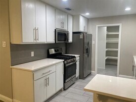 518 Burnwood Dr in Irving, TX - Building Photo