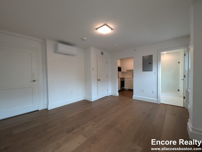 1200 Massachusetts Ave in Cambridge, MA - Foto de edificio - Building Photo