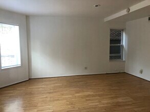 1665 W Wrightwood Ave, Unit GardenUnit in Chicago, IL - Building Photo - Building Photo