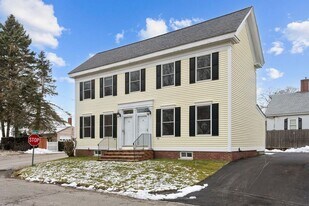 24 Stimson St in Kittery, ME - Building Photo