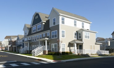 Woodrow Wilson Commons in Long Branch, NJ - Foto de edificio - Building Photo