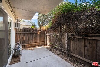 2235 1/2 Laverna Ave in Los Angeles, CA - Building Photo - Building Photo